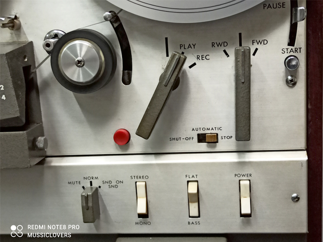 Buy Vintage AKAI M-9 CLASSIC VINTAGE VERTICAL 4 TRACK OPEN REEL RECORDER @  MUSSICLOVERS Sale Pune-India