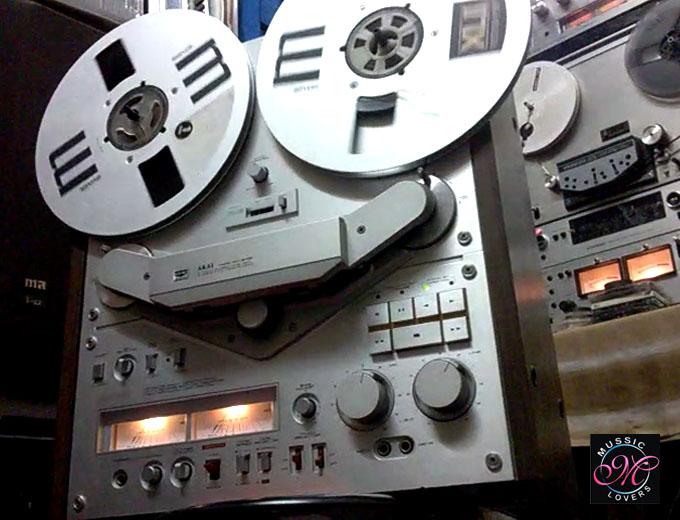http://www.mussiclovers.com/wp-content/uploads/akai-gx-646akai-gx-6464-track-vintage-classic-stereo-reel-to-reel-tape-recorder-1983-85/001.jpg