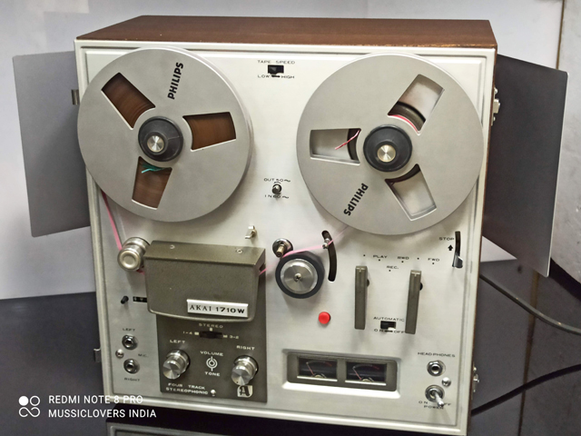 http://www.mussiclovers.com/wp-content/uploads/akai-japan-model-1710-vintage-stereo-reel-recorder/01.jpg